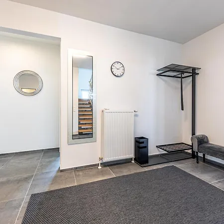 Touch Upon Metropolis By Jr גרסדורף ביי וין