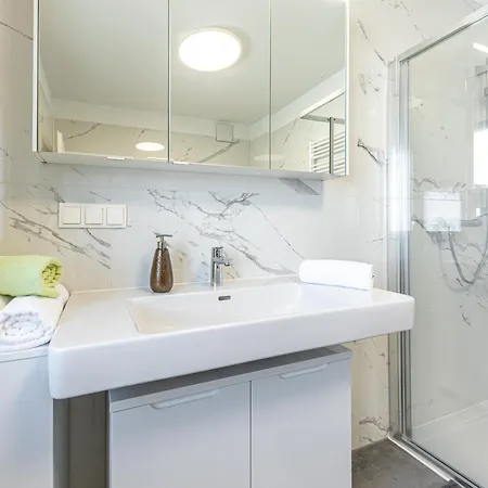 Touch Upon Metropolis By Jr * גרסדורף ביי וין