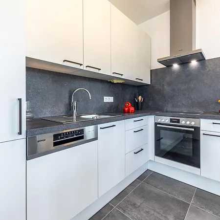 Touch Upon Metropolis By Jr בית אירוח