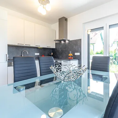 Touch Upon Metropolis By Jr בית אירוח