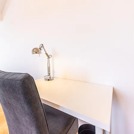 Touch Upon Metropolis By Jr * גרסדורף ביי וין