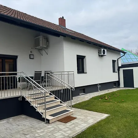 Touch Upon Metropolis By Jr בית אירוח